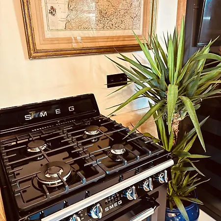 3bed Apartment- Garden Private Pool Free Parking 公寓 *