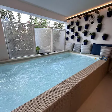 3bed Apartment- Garden Private Pool Free Parking