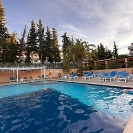 3bed Apartment- Garden Private Pool Free Parking Apartment *